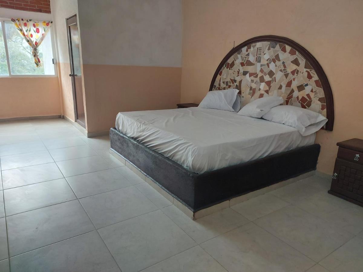 Auto Hotel Jardines De Amatitlan Куернавака Екстериор снимка